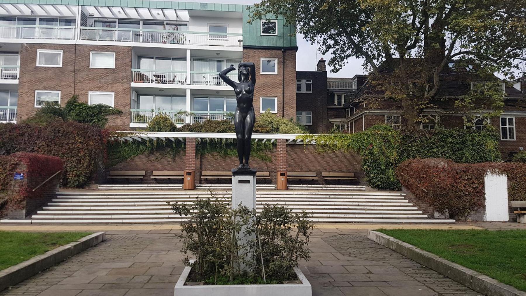 Modern Simplicity, Minimalist 2br Flat In * London
