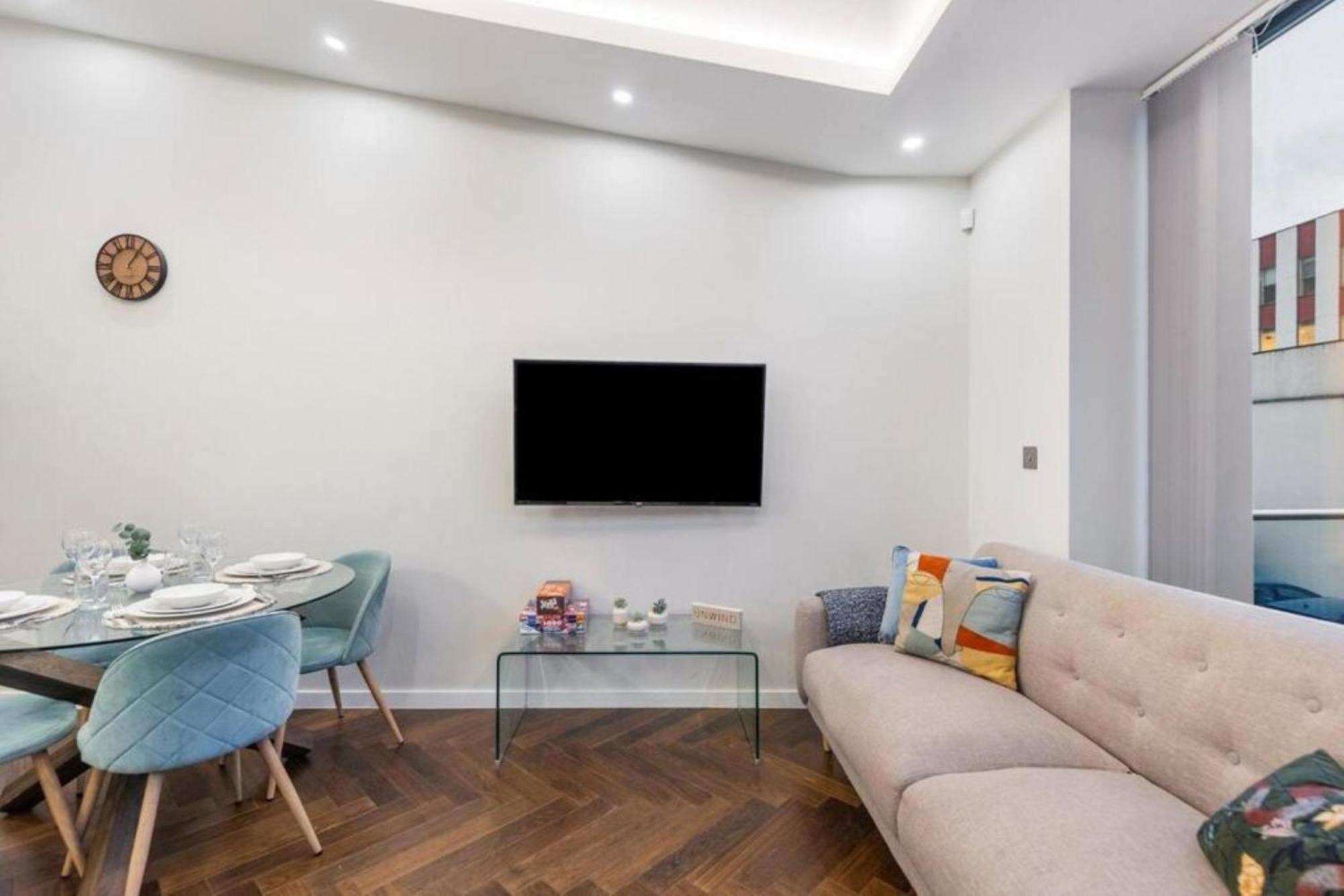 Apartment Modern Simplicity, Minimalist 2br Flat In *