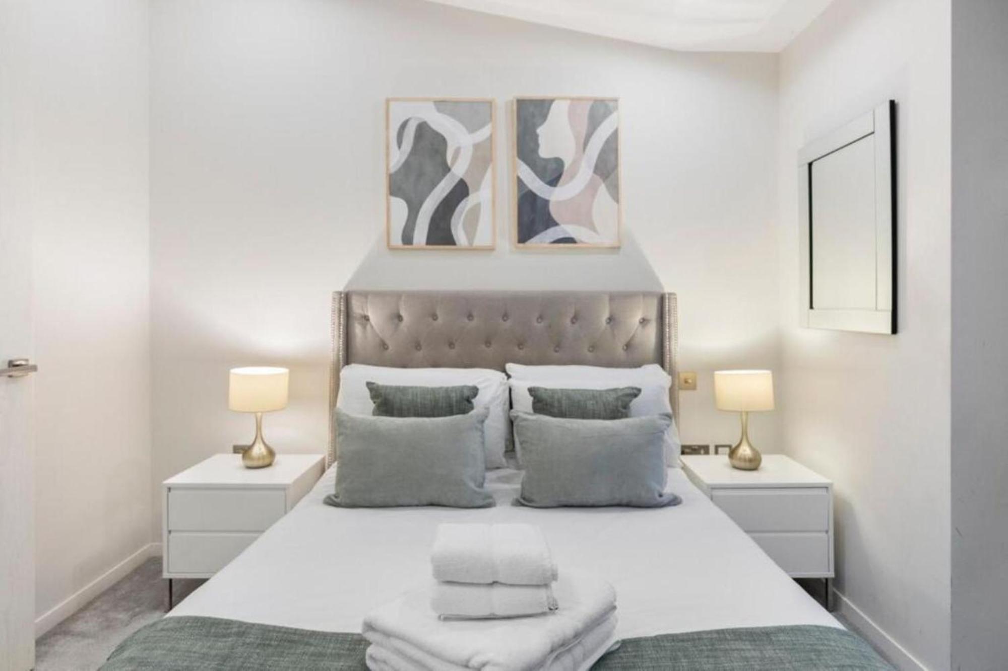 Modern Simplicity, Minimalist 2br Flat In *