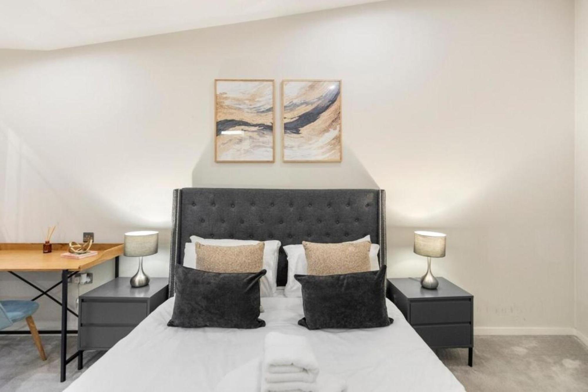 Modern Simplicity, Minimalist 2br Flat In London