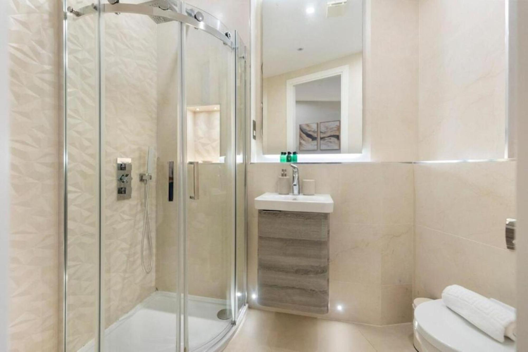 Apartment Modern Simplicity, Minimalist 2br Flat In London