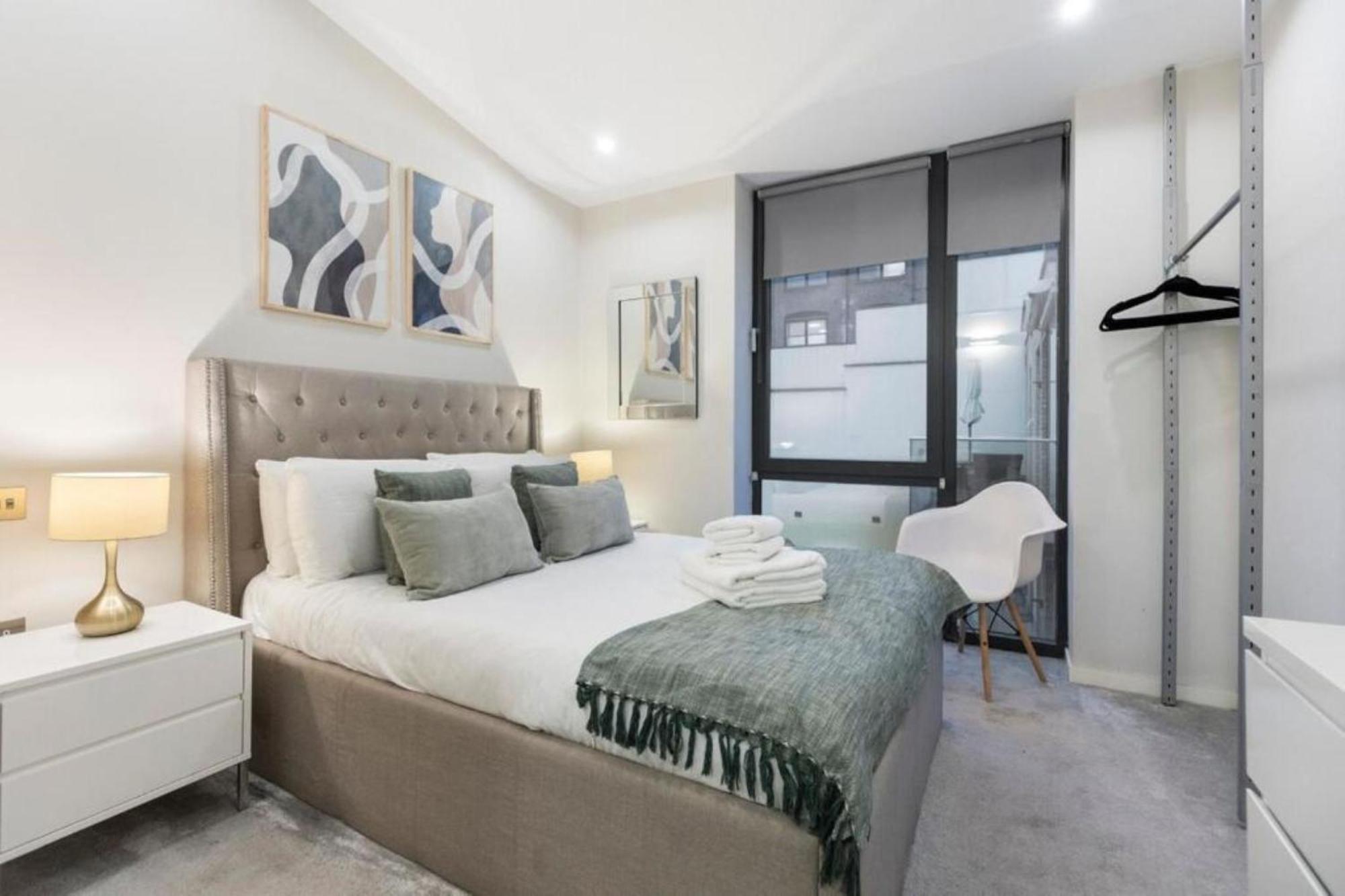 Modern Simplicity, Minimalist 2br Flat In *
